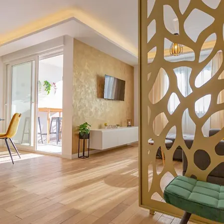 Znjan Holidays Apartman *