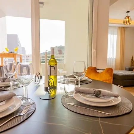 Znjan Holidays Apartman *